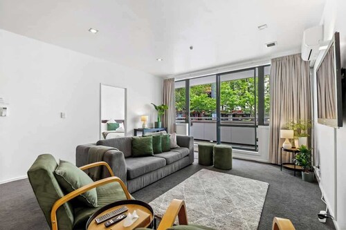 City-centre living meets comfort by Zodiak Stays