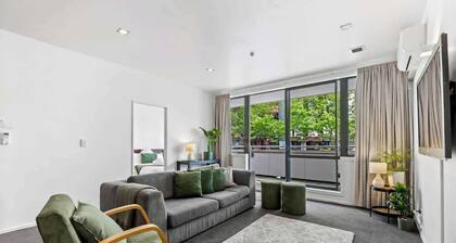 City-centre living meets comfort by Zodiak Stays
