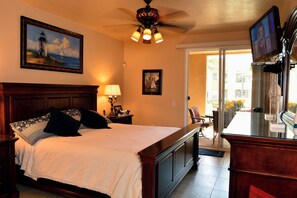 2 bedrooms, desk, iron/ironing board, WiFi - lg. LUXURY 2 bed. 2 bath ocean view condo with pool/spa Walk to beach & Lagoon.! (Carlsbad)