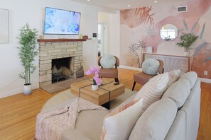 Living area - Venice Beach Haven w/ Backyard 4BR, Near Ocean (Los Angeles)