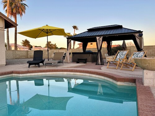 Peaceful Oasis • Pool • Hot Tub • Central Location