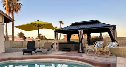 Peaceful Oasis • Pool • Hot Tub • Central Location