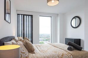 2 bedrooms, iron/ironing board, free WiFi, bed sheets - Royal Ebony | Luxe 2BR City Centre Apartment (Manchester)