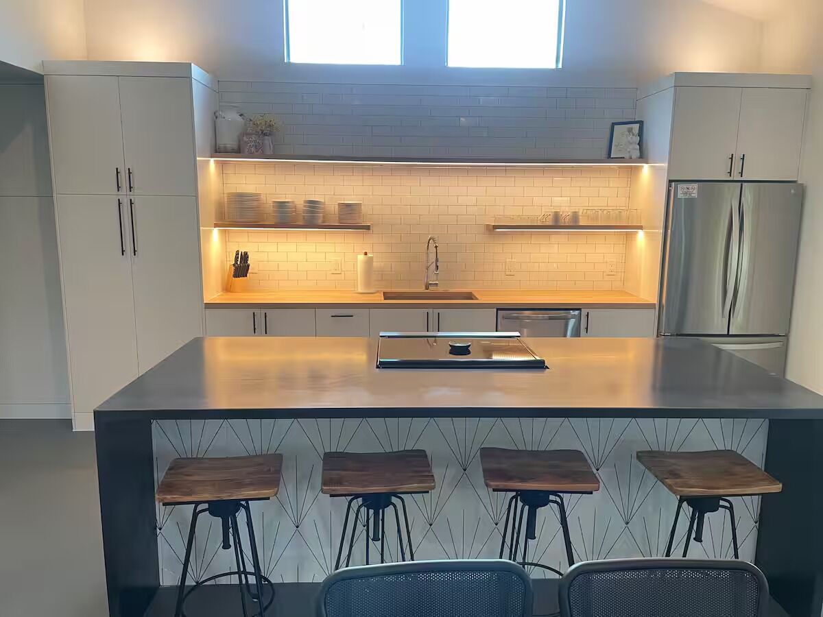 Micro-ondes, four, plaque de cuisson, lave-vaisselle