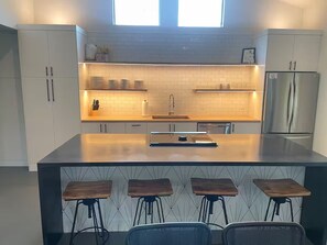 ميكروويف، فرن، موقد طهي مسطح، غسالة أطباق