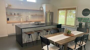 Micro-ondes, four, plaque de cuisson, lave-vaisselle