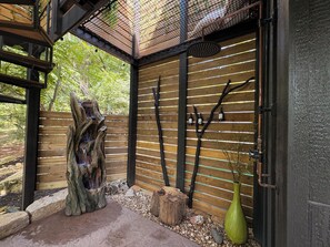 Property grounds - The Pair Tree BnB A Romantic Retreat in the trees (Perry)