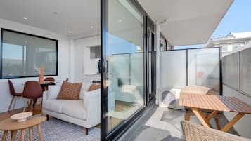 Apartment | Outdoor dining