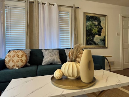 Smart TV, stereo. Charming house in Absecon with breezes and comfort 8mins drive to Atlantic city