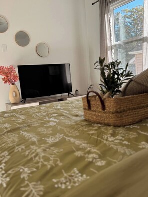 Silitysrauta/-lauta, Wi-Fi, vuodevaatteet