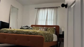 2 bedrooms, in-room safe, iron/ironing board, WiFi (free)