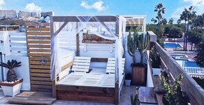 Terrace/patio - Apartment in Alicante, sunny, a large solarium very equipped, swimming pools, tennis (el Gran Alacant)
