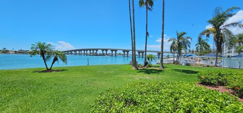 New Listing 1st Floor Condo, Waterfront, steps to Pool, Hot Tub and Beach!