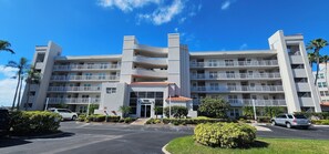 Exterior - Newly Furnished 1st Floor Condo, Waterfront, steps to Pool, Hot Tub and Beach! (St. Petersburg)