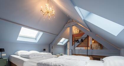 Spacious Holiday Home With Sunny Terrace
