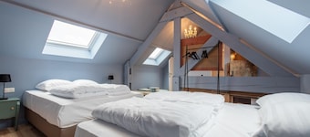 Spacious Holiday Home With Sunny Terrace