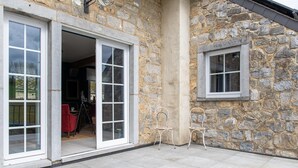 House | Balcony - Spacious Holiday Home With Sunny Terrace (Dinant)