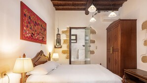 A bedroom with a bed, wooden headboard, bedside lamps, a red floral painting, and a wardrobe. - Villa for 8 Guests With Gorgeous View (Kissamos)