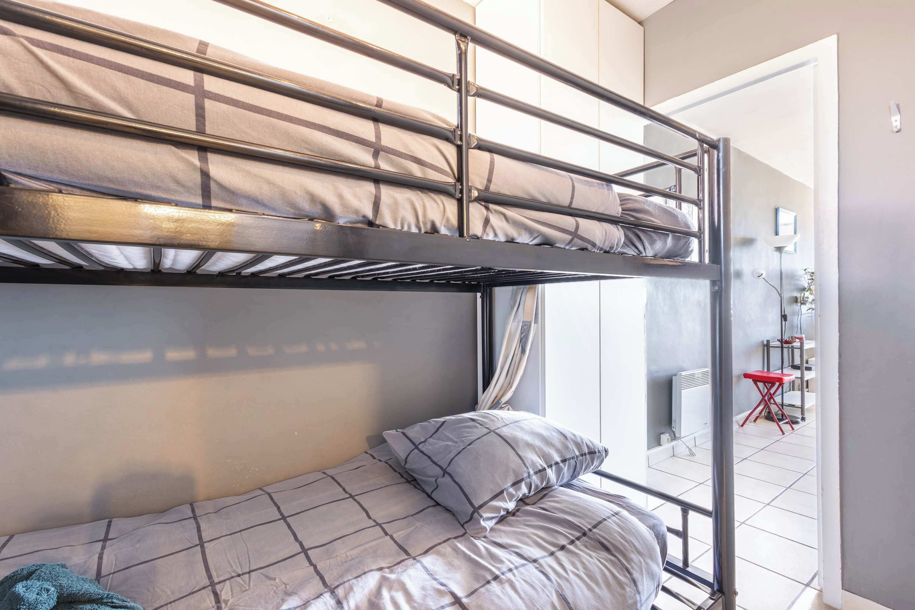 WiFi, bed sheets