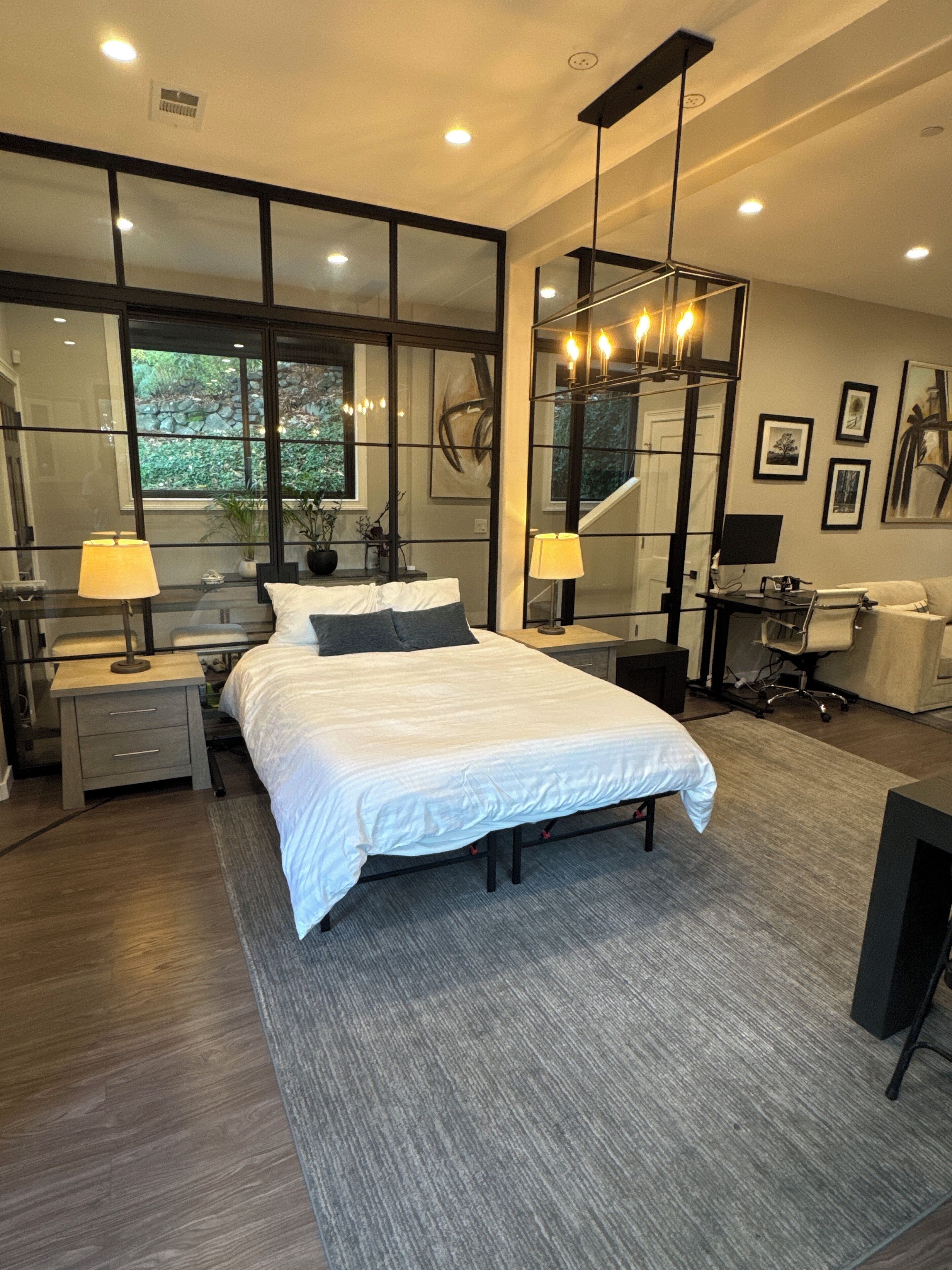 Bureau, fer et planche à repasser, Wi-Fi gratuit, draps fournis