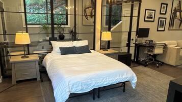 Bureau, fer et planche à repasser, Wi-Fi gratuit, draps fournis