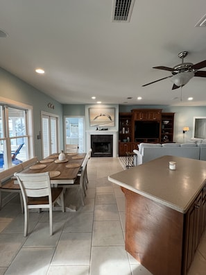 Dining - Bayfront home with private pier & dock- near Fairhope & Magnolia Springs (Foley)