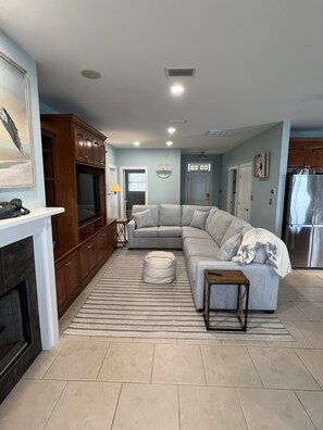 TV - Bayfront home with private pier & dock- near Fairhope & Magnolia Springs (Foley)