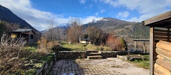 Maison 4 chambres, grand salon salle à manger et jardin. Navette gratuite ski