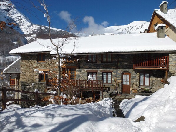 Exterior - Gîte LES GENTIANES, in ORNON. LE BOURG D'OISANS 12mn away (Ornon)
