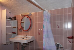 Bathroom - Gîte LES GENTIANES, in ORNON. LE BOURG D'OISANS 12mn away (Ornon)