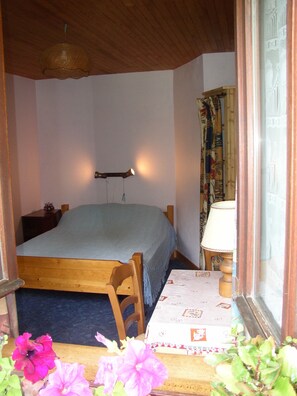 Room - Gîte LES GENTIANES, in ORNON. LE BOURG D'OISANS 12mn away (Ornon)