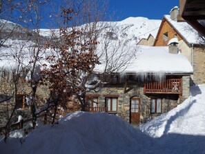 Exterior - Gîte LES GENTIANES, in ORNON. LE BOURG D'OISANS 12mn away (Ornon)