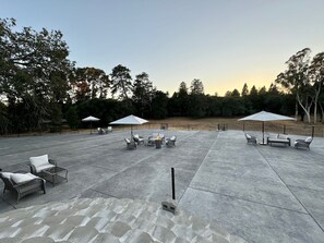 Terrace/patio - Large Country Estate in Downtown Sebastopol (Sebastopol)