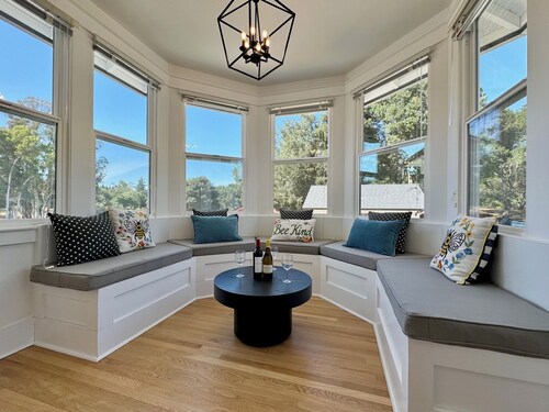 Large Country Estate in Downtown Sebastopol