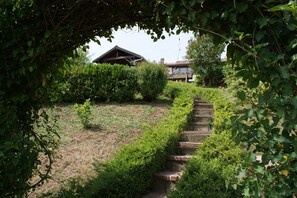Cottage | Garden