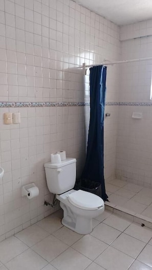 Dusch, handdukar, tvål och schampo