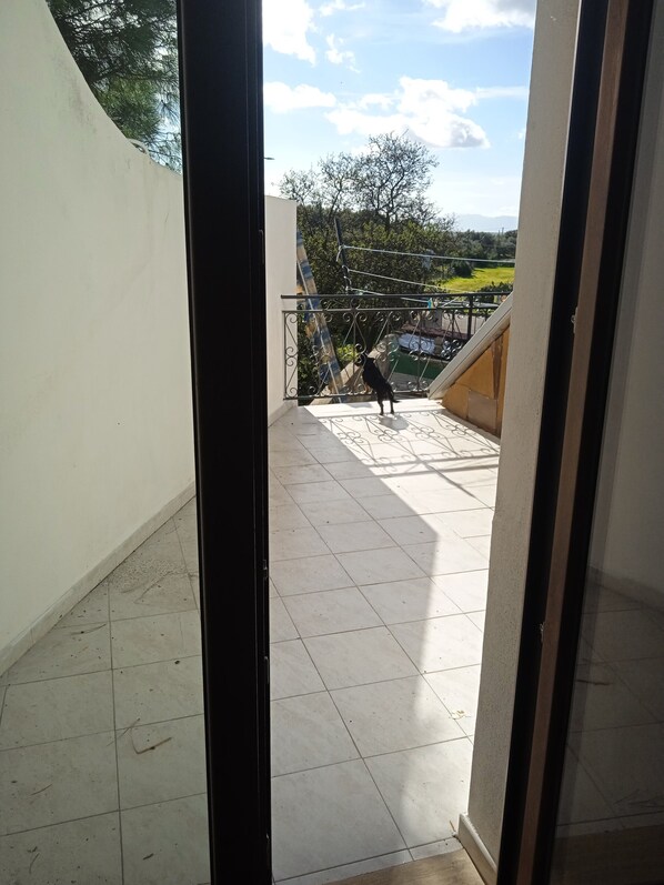 Interior - 1 minute from train and bus station Bright apartment with terrace (Dolianova)