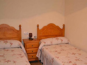 3 bedrooms, iron/ironing board, bed sheets - El Palmar Beach Apartment With Hot tub (Vejer de la Frontera)