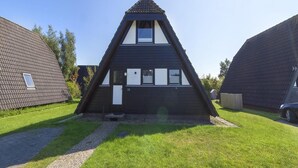 Unclassified image, 4 of 25, button - Nurdachhaus in Burhave (Butjadingen)