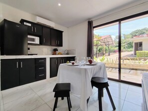 Dining - Studio/Pool/WIFI-Full kitchen-A/C-Large Beach-Sunset-Surf***. (Playa Grande)