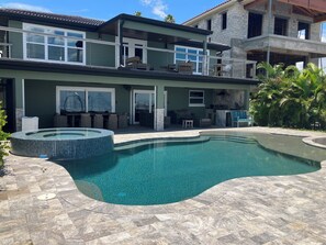 Pool - Open water 3bdrm 3bath home with dock for 20 foot boat along with pool & jacuzzi (St. Petersburg)