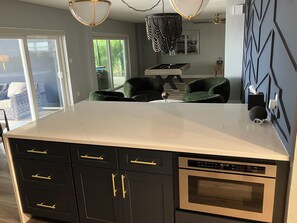 Interior - Open water 3bdrm 3bath home with dock for 20 foot boat along with pool & jacuzzi (St. Petersburg)