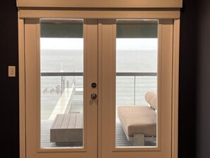 Interior - Open water 3bdrm 3bath home with dock for 20 foot boat along with pool & jacuzzi (St. Petersburg)