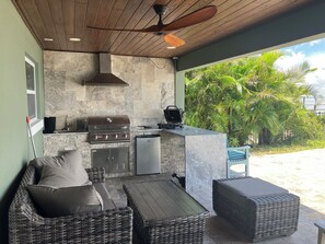 Terrace/patio - Open water 3bdrm 3bath home with dock for 20 foot boat along with pool & jacuzzi (St. Petersburg)