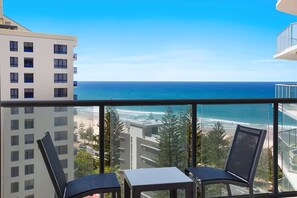 Property grounds - Oceanfront Peninsula Apartment, Surfers Paradise (Surfers Paradise)