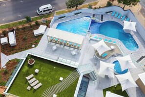 Pool - Oceanfront Peninsula Apartment, Surfers Paradise (Surfers Paradise)