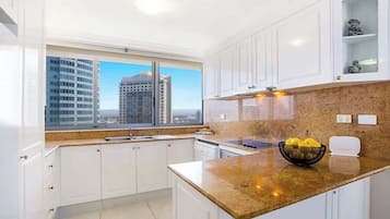 Fridge, microwave, stovetop, dishwasher