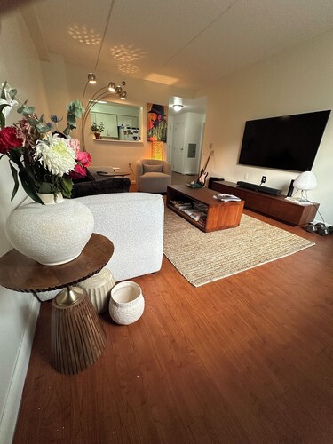 Serene 2-bedroom apartment with AC in vibrant Bronx neighborhood