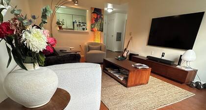 Serene 2-bedroom apartment with AC in vibrant Bronx neighborhood