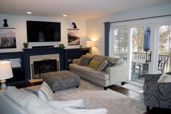 Smart TV - Stylish 4 Bedroom Home Minutes to CVNP, Skiing & Twinsburg Attractions (Twinsburg)